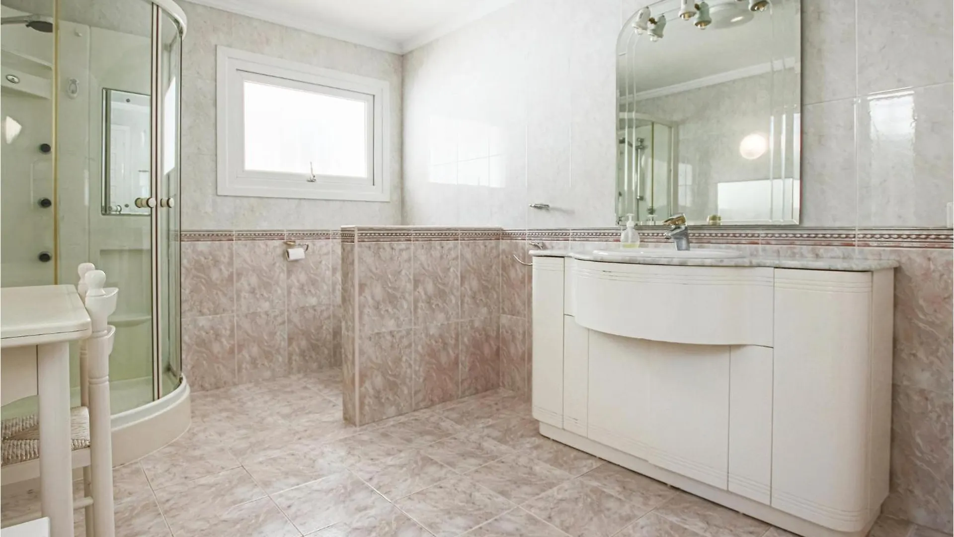 Gorgeous Home In Benalmadena With Wifi
