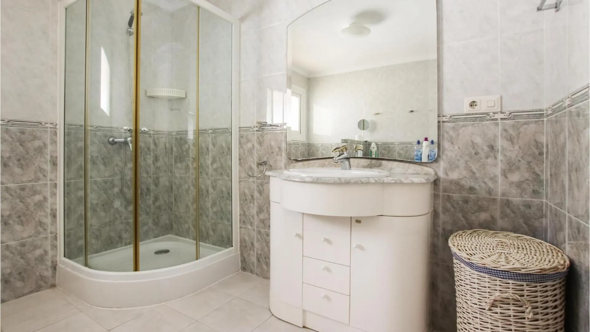 Gorgeous Home In Benalmadena With Wifi